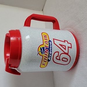 Whirley Fountain Avenue 64 Gray Red Insulated Mug